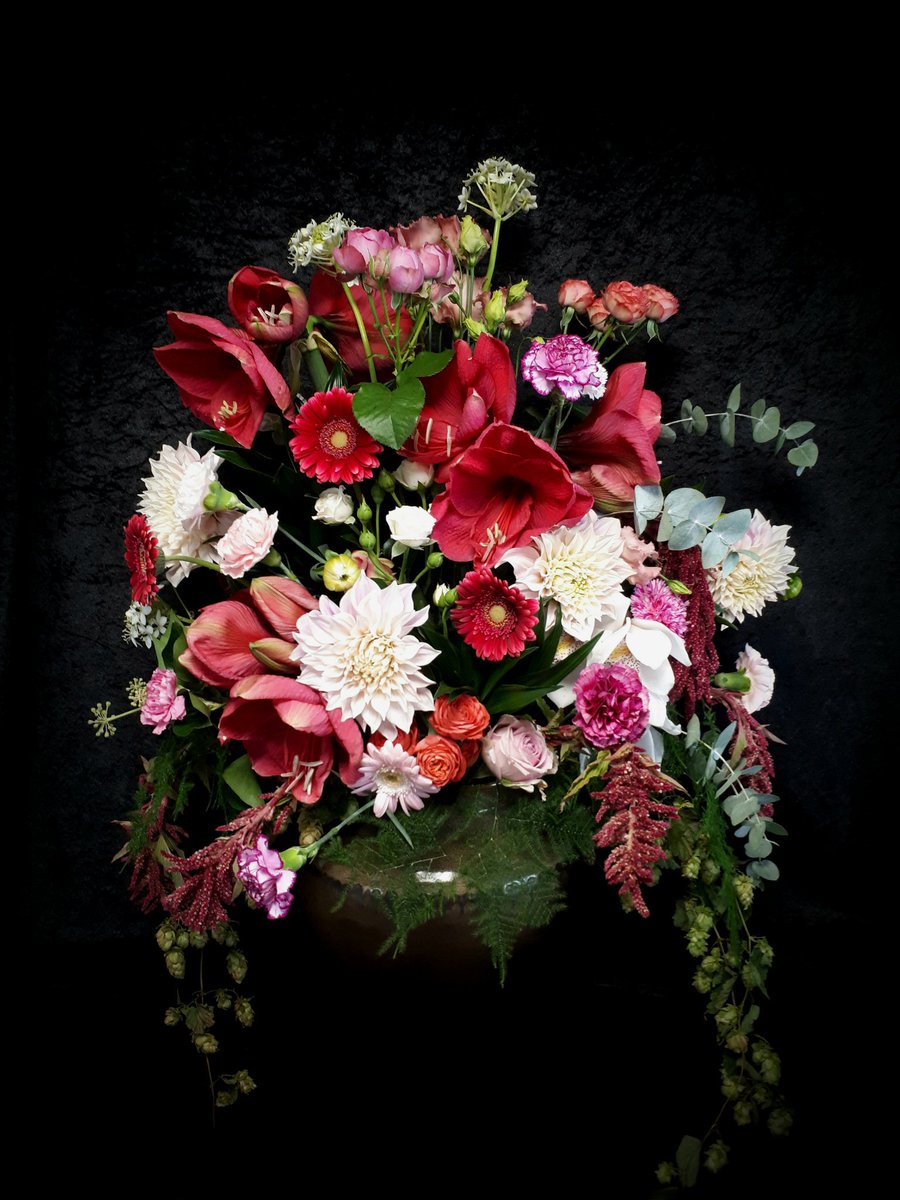 Dit soort bloemstukken kunt u vandaag verwachten met nog veel meer moois <a href="/HAWestland/">Archief Westland</a> #himw2019 heeft u deze al gezien bij de historische informatie markt Verdilaan Naaldwijk <a href="/ADWestland/">AD Westland</a>