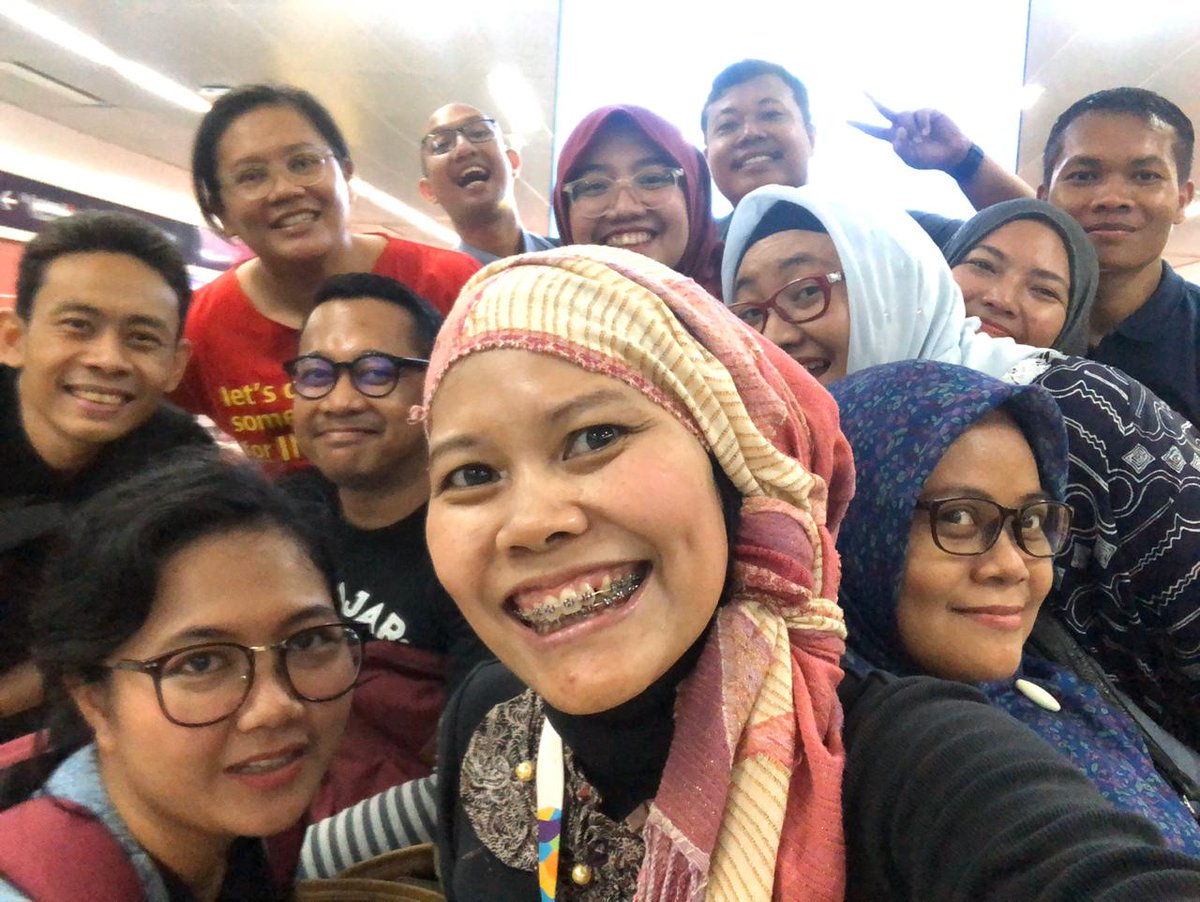 Ruameeeee...senang sekali pada ngumpul dan piknik abis kelas hari ini. 

Salam relawan, sampe ketemu di kelas bulan depan yha, xixixi