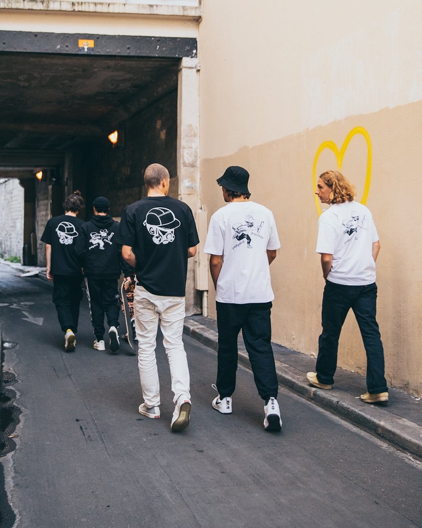 Footpatrol_ldn's tweet photo. Footpatrol x Paperboy | Available in-store and online, sizes range from S - XL, priced from £30 - £60. Head over to our blog to read more about this latest collaboration. #Footpatrol #TEAMFP #Paperboy #paperboyparis https://t.co/GYecGhBvUo