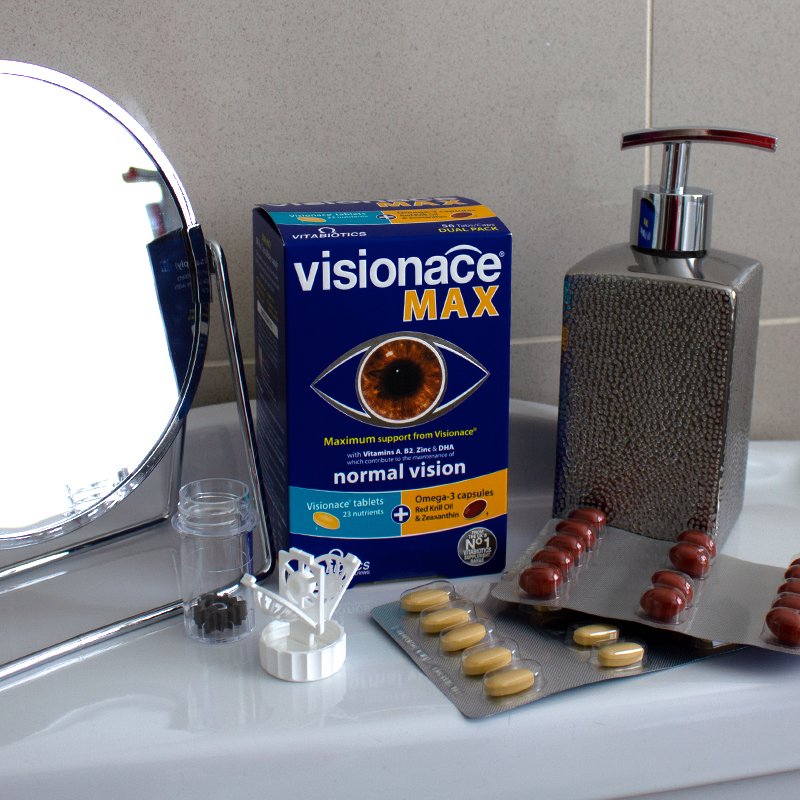 vitabiotics's tweet photo. Look after your eyes! Make sure to take regular sight tests.
#Visionace Max contains vitamins A, B2 and zinc which help to maintain normal vision, plus Omega-3 and Krill oil capsule, providing 250mg DHA.
#NationalEyeHealthWeek #Vitabiotics #EyeHealth https://t.co/b0S6TIeKtV
