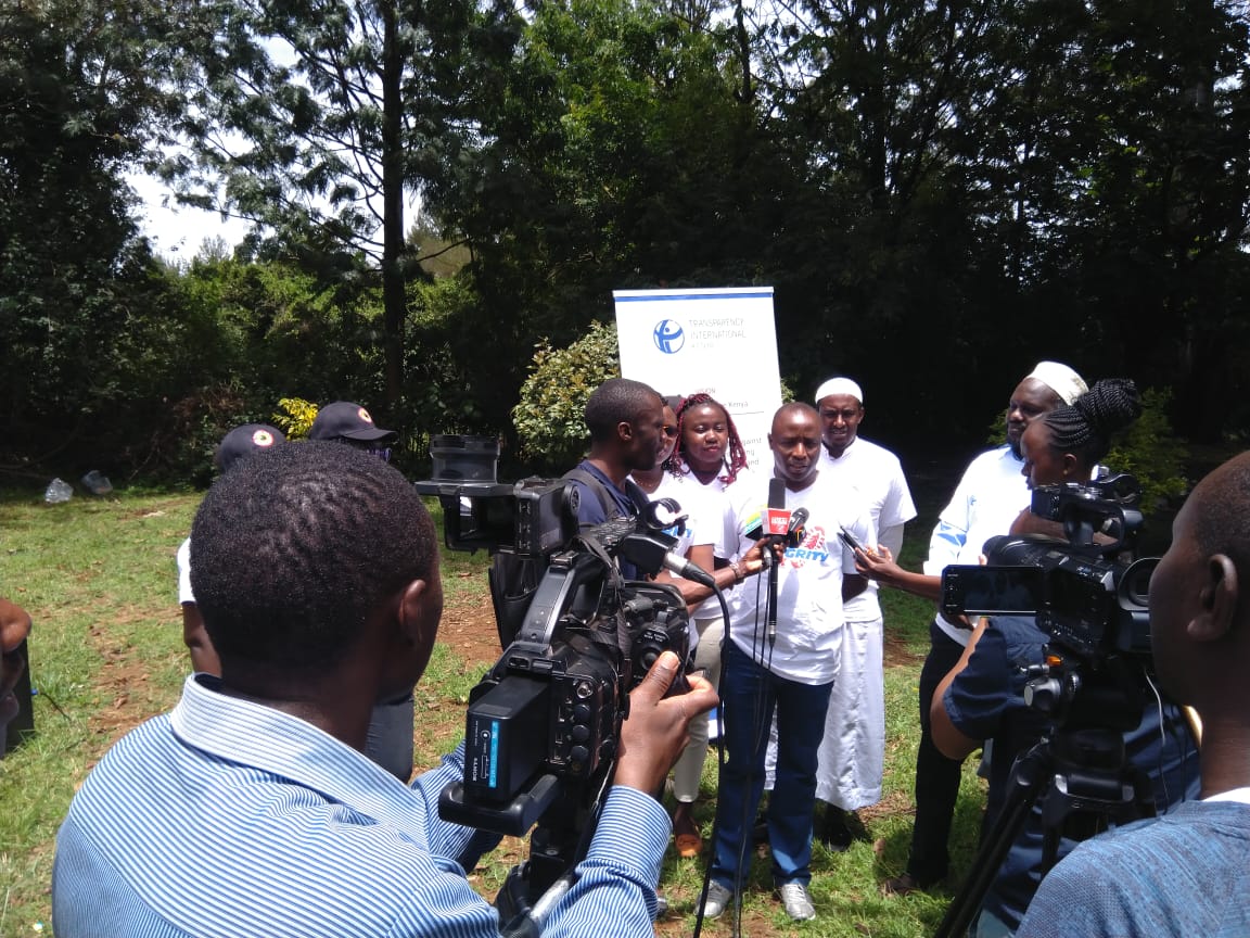 TIKenya's tweet photo. @Abrahamsmisoi1 addresses the media in Eldoret.
#IntegrityWalk2019
#AccessToInfoDayKE
@AlexYator @rosesitati https://t.co/3oBVoG5vZx