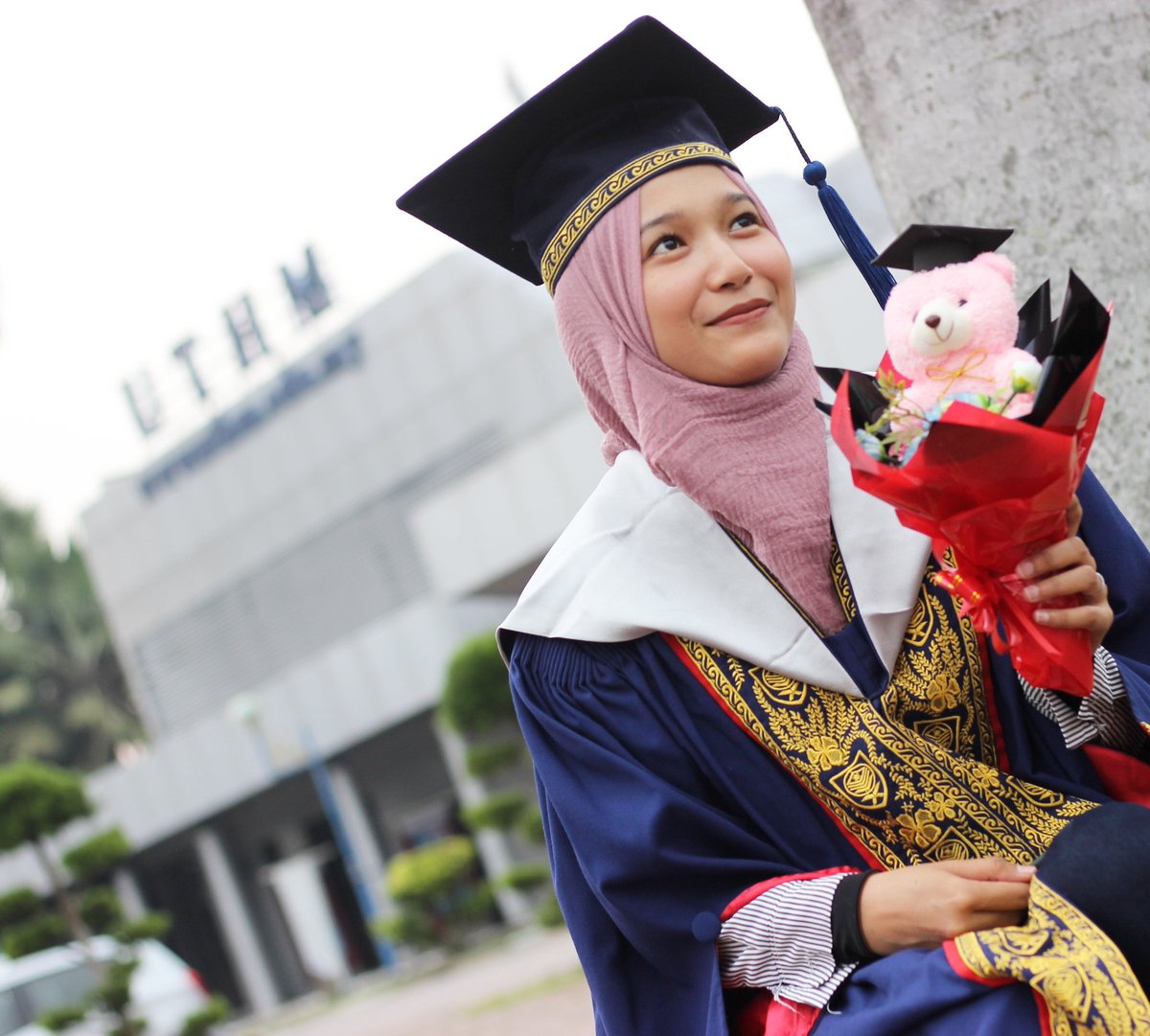 Convocation day! 
#convocation
#graduation #universities #college #scroll
#outdoor #photography
.
.
.
.
👩🏻‍🎓 Nurshazwani
.
📸 Affif Ammar