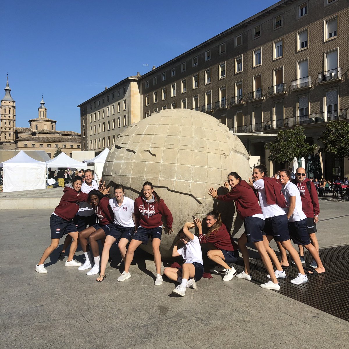 balbu13's tweet photo. Mañana de activación. Paseo hasta la plaza del Pilar @GKesb https://t.co/XJoRxmQFAQ