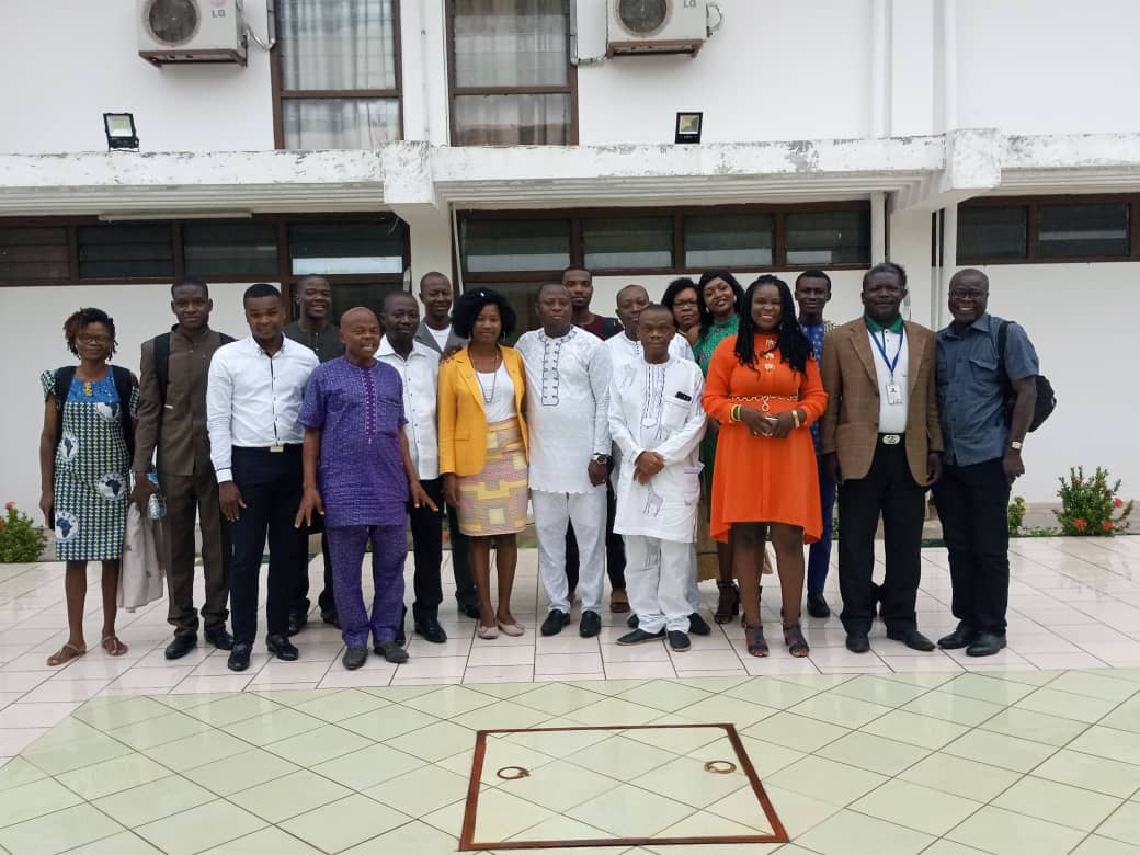 HLaromine's tweet photo. Une belle clôture de la formation sur le métier de consultant ou conseiller juridique aujourd'hui. La satisfaction et la joie d'y participer étaient énormes 👌 ! Congolais, Djiboutiens, maliens, ivoiriens, le nord et le sud Bénin étaient au rendez-vous ! C'était beau👌 https://t.co/FzKzOR4DvW