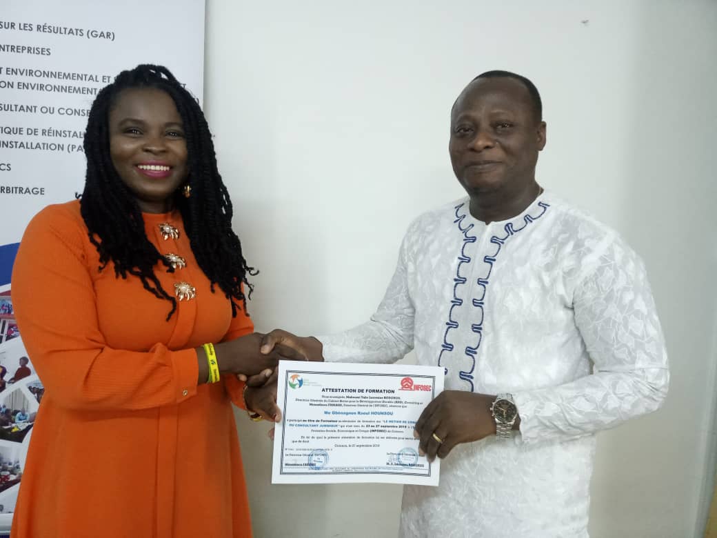HLaromine's tweet photo. Une belle clôture de la formation sur le métier de consultant ou conseiller juridique aujourd'hui. La satisfaction et la joie d'y participer étaient énormes 👌 ! Congolais, Djiboutiens, maliens, ivoiriens, le nord et le sud Bénin étaient au rendez-vous ! C'était beau👌 https://t.co/FzKzOR4DvW