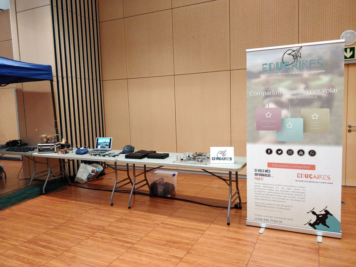 aeducaires's tweet photo. Avuí 28, @aeducaires estem tot el mati en la @FiraSabadell fent tallers de drons i un espai per volar. Amb la col·laboració de @sportdirigit
#educaires #tecnoetica #diy #drones #flone #FlyingLabs #FlyingLabsDay #TechForGood #PowerOfLocal #Data4Goo https://t.co/WOrUX8gnG3