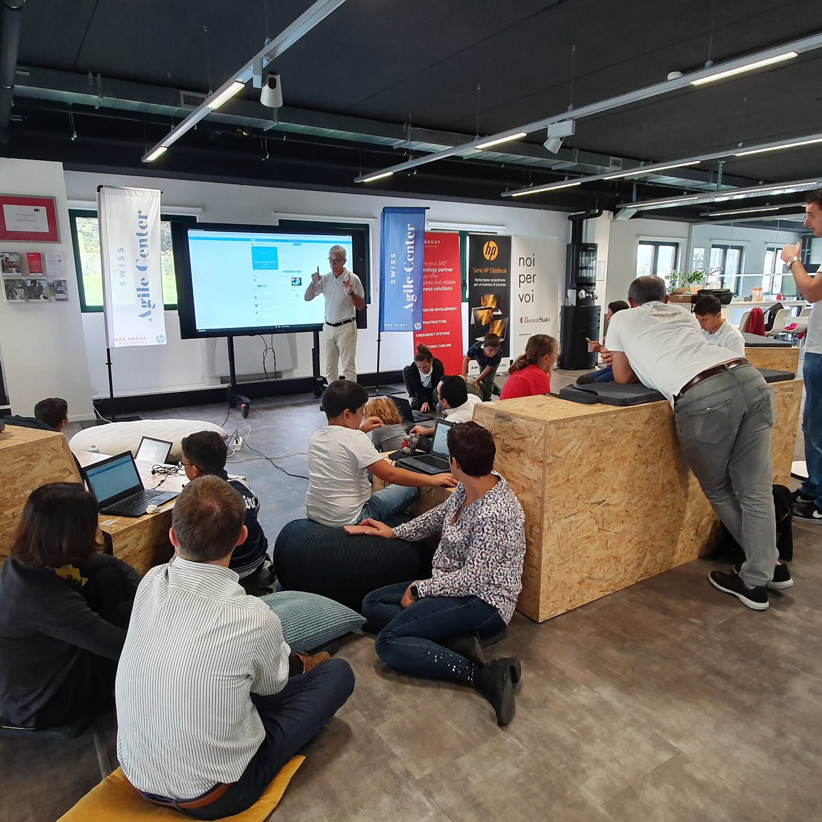 ated4kids's tweet image. #ated4kids #CoderDojoLugano il nostro @gaspart riesce sempre ad affascinare grandi e bambini 
#personefantastiche #mentoring #instagood #kidsproject #enjoythemoments