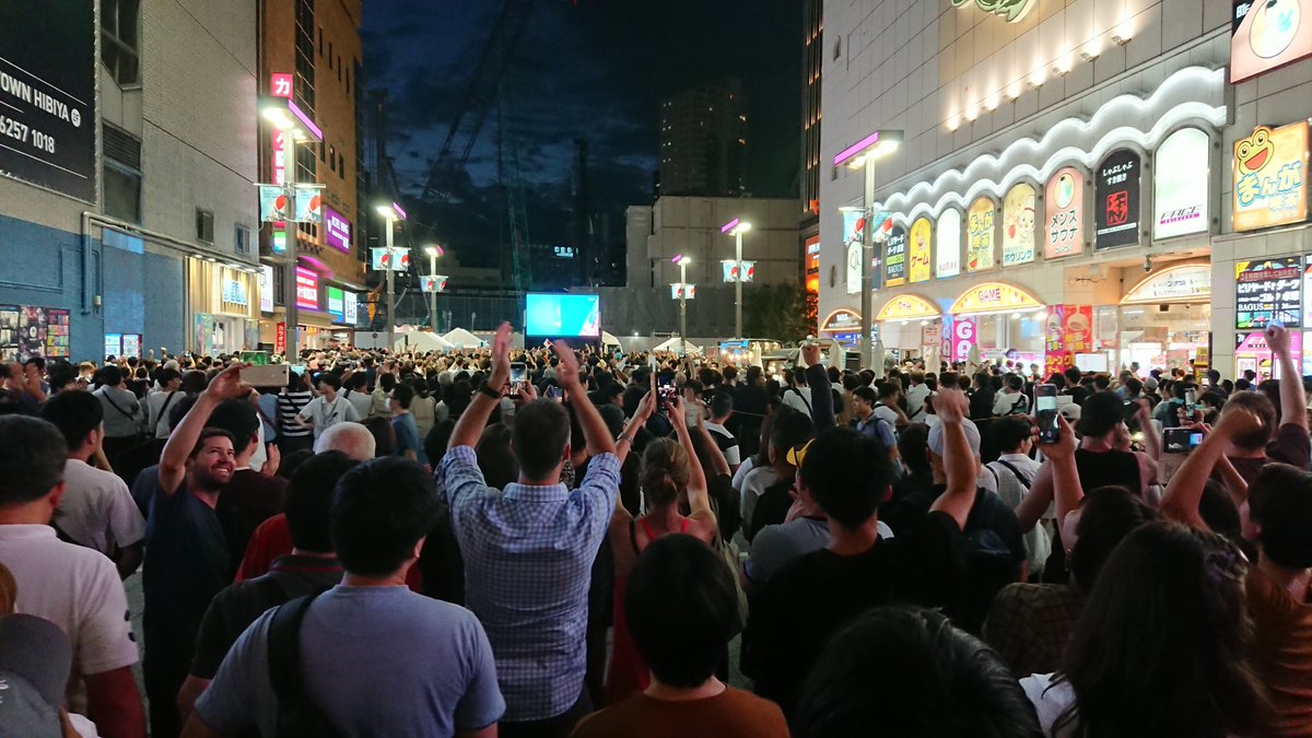 NKGMAX's tweet photo. ラグビーのライブビューイング盛り上がってる。 https://t.co/4mjQFBNHFK