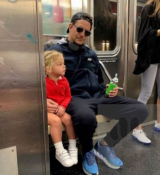 BradCooperpost's tweet photo. Bradley and Lea spotted in the subway in NY. #BradleyCooper #outandabout #proudaddy https://t.co/R5orItIBlf