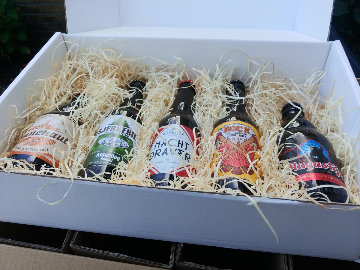 Vandaag ontvangen onze broeders hun box met 5 bieren weer. Al leek dst begin deze week nog niet zo'n zekerheid. Thanks <a href="/CRU68BURGUM/">CRU68Wijnhandel</a> voor de snelle service. Het hele verhaal vind je hier: facebook.com/81411664537568…