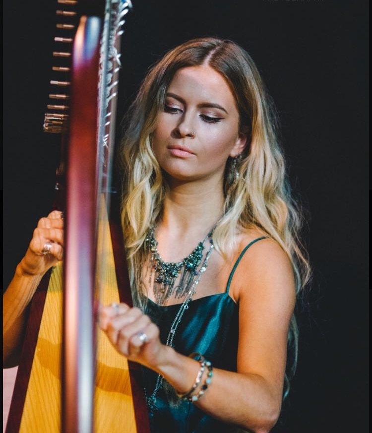 tesstheplay's tweet photo. Introducing new company member Robyn Harris! Robyn joins our wonderful band playing fiddle and after yesterday's play-through we can't wait for you to hear her! #Tess #fiddle #folkmusic #folktheatre #ruraltheatre https://t.co/dYcLejvqQm
