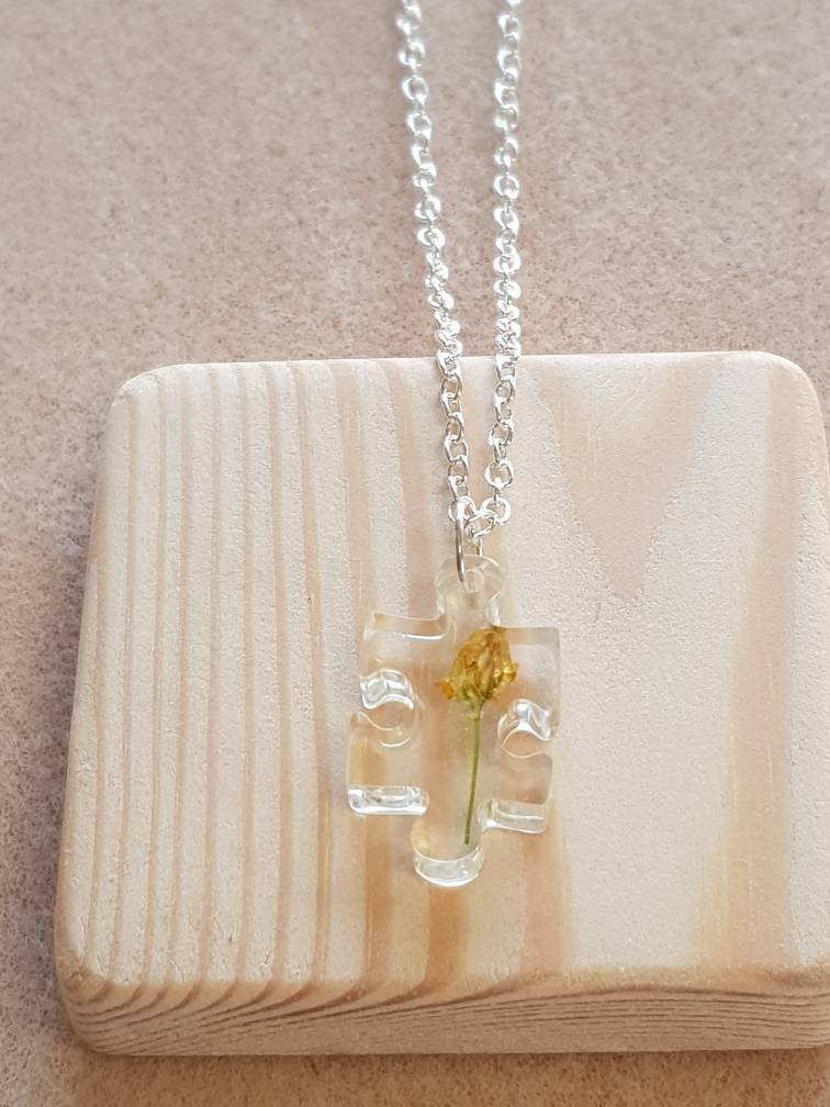 Unusual and small, minimalist flower necklace. #yellowflower #necklace #jewelry #etsy #flowergift #giftsforher #26moonbeams #flowerjewelry #floralnecklace #yellowgifts #yellow #puzzles #puzzle  etsy.me/2npYNr9