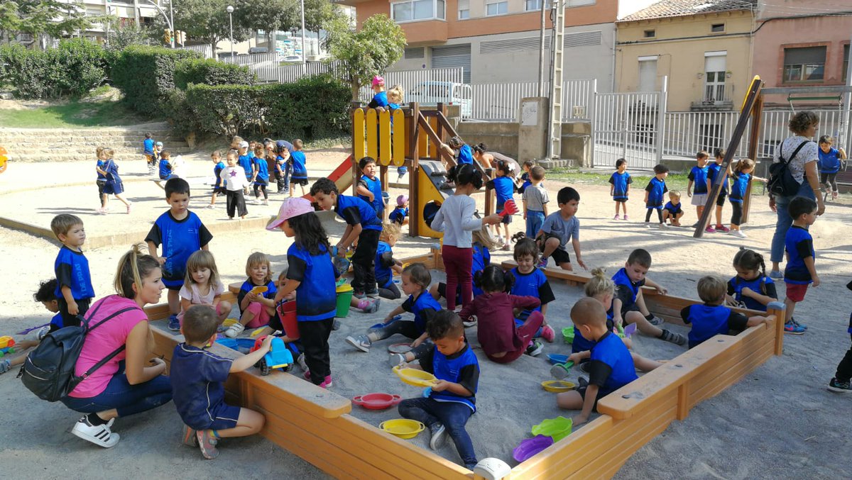OmsidePrat's tweet image. Avui a la tarda Educació infantil    hem anat al Parc de Sant Ignasi a celebrar els aniversaris d'agost i setembre. Gràcies famílies per la vostra companyia!!!! #aniversaris #fundaciólapedrera  #juntscompartim
