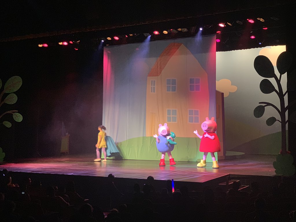 audas_vanschoor's tweet photo. Great day meeting #PeppaPig.
🐷🐷🐷🐷
All for the #MuddingPuddles
.
.
 #PeppaPigLive 🐷🐷

#AnimalFarm #Fun #PeppaPig #George #DannyDog #Activekids #Piggy #Playtime #MilaIs2Cute #Kiddies #WatchingMilaGrow #FamilydayIsEveryday #MilaMeetingPeppaPig #PeppaPigInSA #Goodtimes https://t.co/E2DcwDuSzk