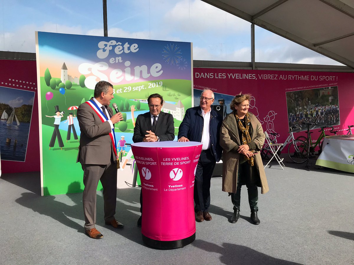 #FêteEnSeine 🥳 Accompagné du maire de <a href="/ville_carrieres/">Ville de Carrières-sous-Poissy</a>, de <a href="/MJKPlaisir/">J. Kollmannsberger</a> et de <a href="/PhTautou/">Ph_Tautou</a>, <a href="/pierre_bedier/">Pierre Bédier</a> lance la 2e édition de Fête en Seine au <a href="/ParcPeupleHerbe/">ParcPeupleDeL'herbe</a>.
L'occasion pour le Président du CD78 d'annoncer la reprise, par le département, de la gestion du Parc !