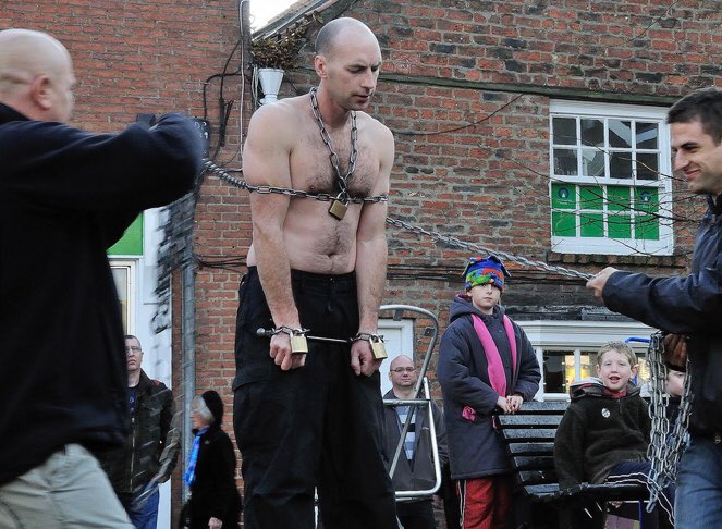 kingssquareyork's tweet photo. Circle shows today in the square 11:30-5 #escapology #chainescape #juggling #swordswallower #streetperforming #york #yorkshire https://t.co/VoVIa0mSqG