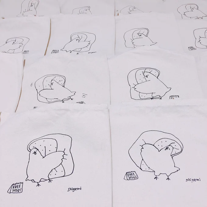 久しぶりに手書きトートバッグ。
同じモチーフだけど全部仕草や表情が違います。個展物販用。 