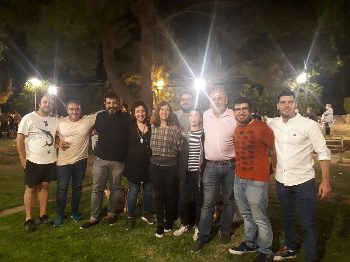JosepFerra's tweet photo. L’estiu dona el testimoni a la tardor i ho fa, un any més, sota la mirada de la Vermada. Gràcies @MESxBinissalem @auruumm @polcreus @cessarbini per la convidada al sopar de fideus de vermar.
@ensenyat @Neustru @vidalmatas14
#LVFestaDesVermar #FestesDesVermar #SaVermada https://t.co/lvmNrNBZIX