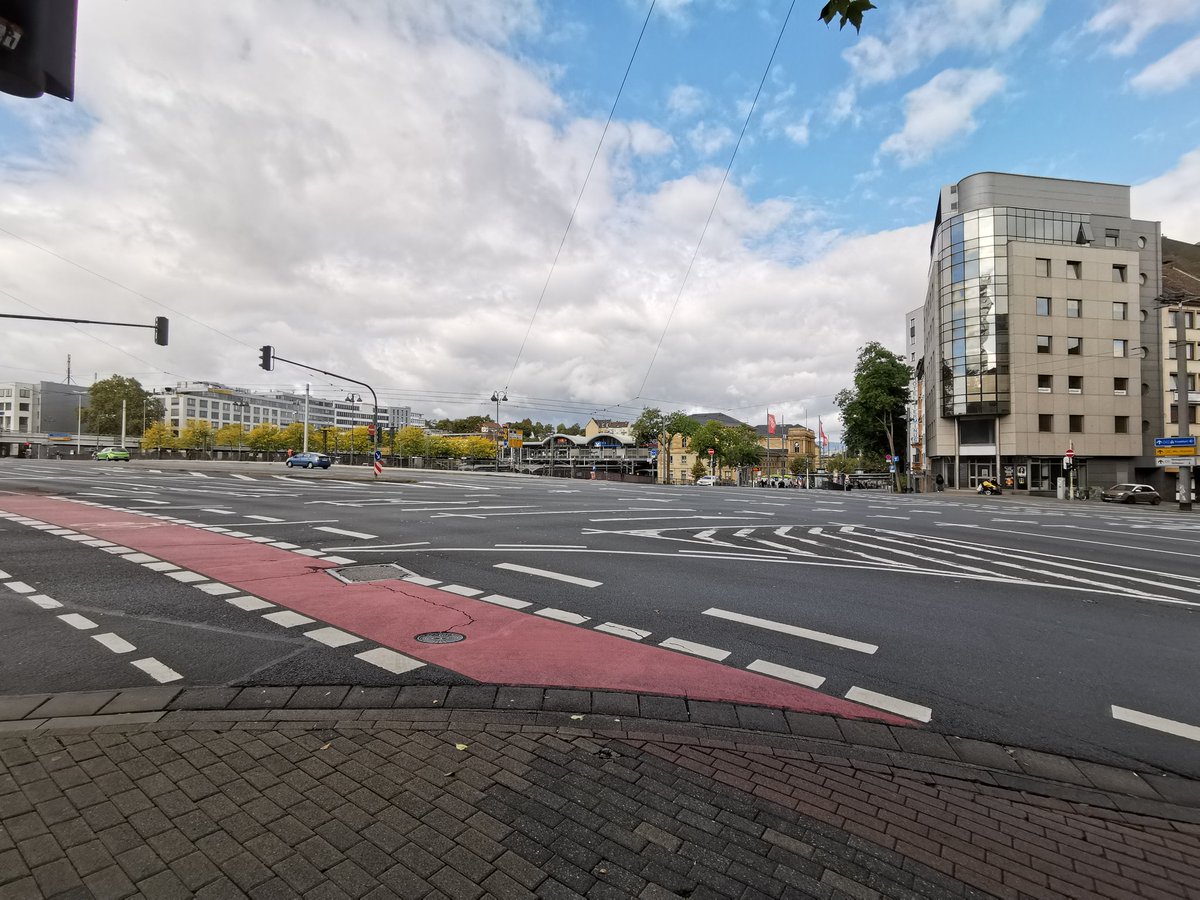 fofliajinal's tweet photo. When you see a complex junction, the next thing you wonder and do is to check how is it mapped on #OpenStreetMap! π€ #justmapperthings https://t.co/mQrhNxg3nR