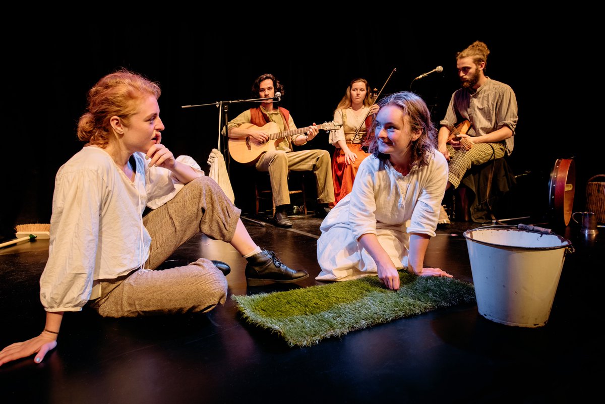 tesstheplay's tweet photo. Thanks @SamKrayemWoodNQ for the wonderful write-up in @WiltsAndGlosStd - 'A theatre company co-founded by a @MalmesburySch student is touring the south west with their acclaimed Edinburgh Fringe Festival production Tess.' #Tess 
https://t.co/bVMYEWEenm https://t.co/mUmuKSHTjb