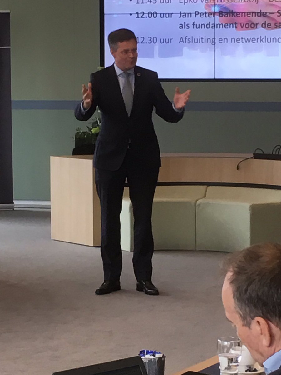 Mooi afsluiting v Krimpens symposium door <a href="/jpbalkenende/">Jan Peter Balkenende</a>   Afsluiting met soul of inspiration.  Er is een agenda van  hoop! Zolang we maar met elkaar willen samenwerken.