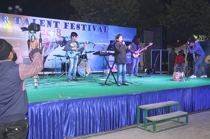 TuneEacademy's tweet photo. Mega Jam Session @ Swarn Jayanti Park - 24th Dec,18
#bandperformance #danceperformance #soloperformance #groupperformance
#TuneEJamSession #TuneEAcademy #MusicAndDanceAcademy #MusicClasses #DanceClasses #Indirapuram #liveperformances https://t.co/kyWl69CZPO