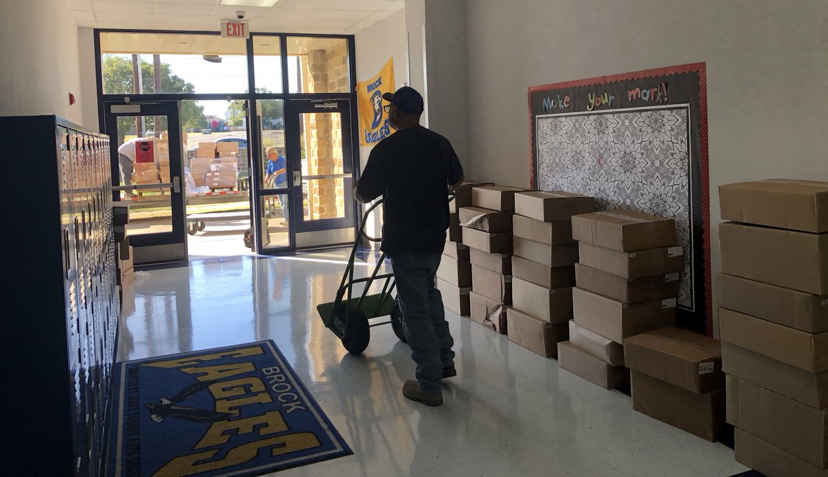 FaithJames67's tweet photo. So very excited to see our classroom libraries delivered today! The students and teachers are so excited!!! ❤️🎉📚#brockintermediate #tcrwp https://t.co/8tqPHSrH7P