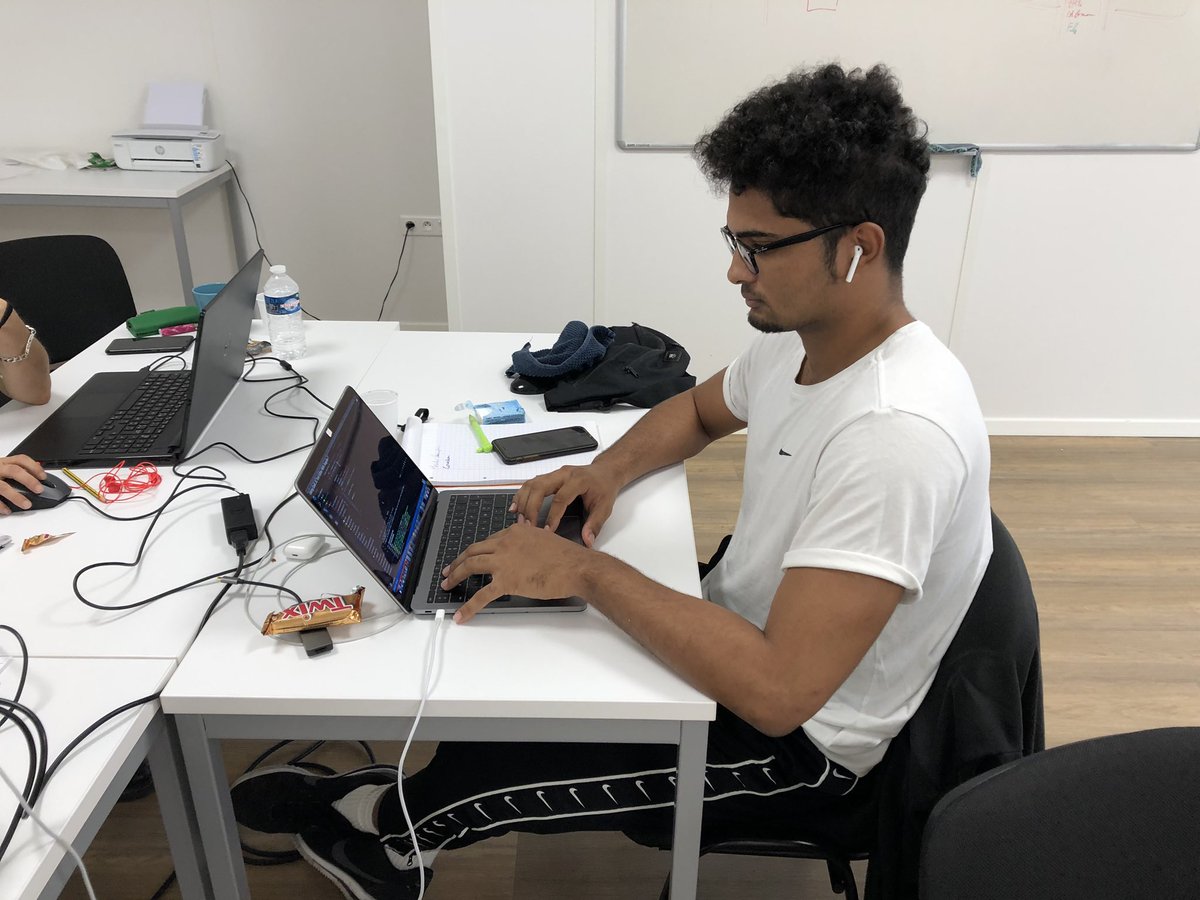 BeWeb_'s tweet photo. #HackTaFormation code code code CODE ! https://t.co/acWNAj09dQ
