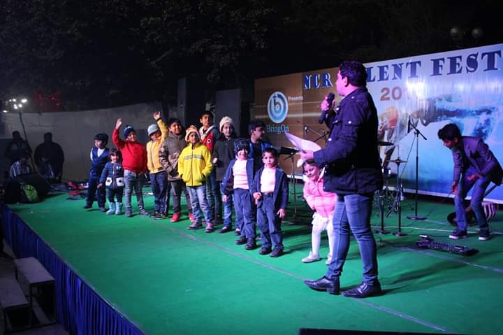 TuneEacademy's tweet photo. Mega Jam Session @ Swarn Jayanti Park - 24th Dec,18
#bandperformance #danceperformance #soloperformance #groupperformance
#TuneEJamSession #TuneEAcademy #MusicAndDanceAcademy #MusicClasses #DanceClasses #Indirapuram #liveperformances https://t.co/gdatMQxZ5L