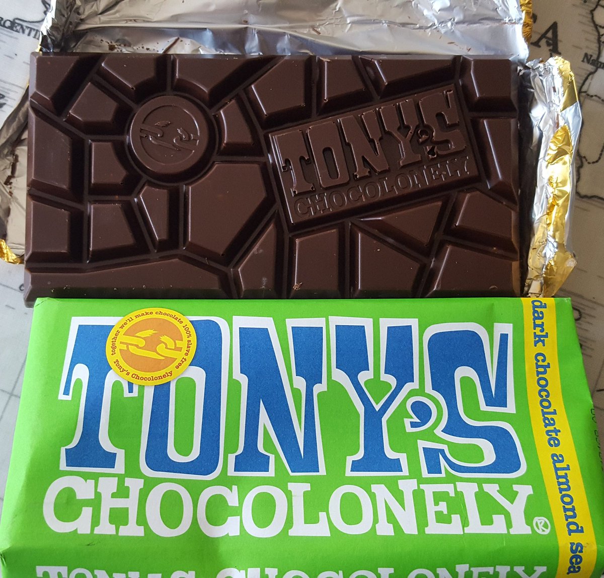 How have I missed this! The absolute best chocolate I've eaten in years! Chunky, nutty, salty and vegan!! <a href="/TonysChocoUK_IE/">Tony's Chocolonely UK & IRE</a> is amazing! 🤤😋💚🍫 #vegan #veganfoodshare #easytobevegan #dairyfree #veganaf #veganfood #slavefree #vegansoftwitter #crueltyfree #govegan