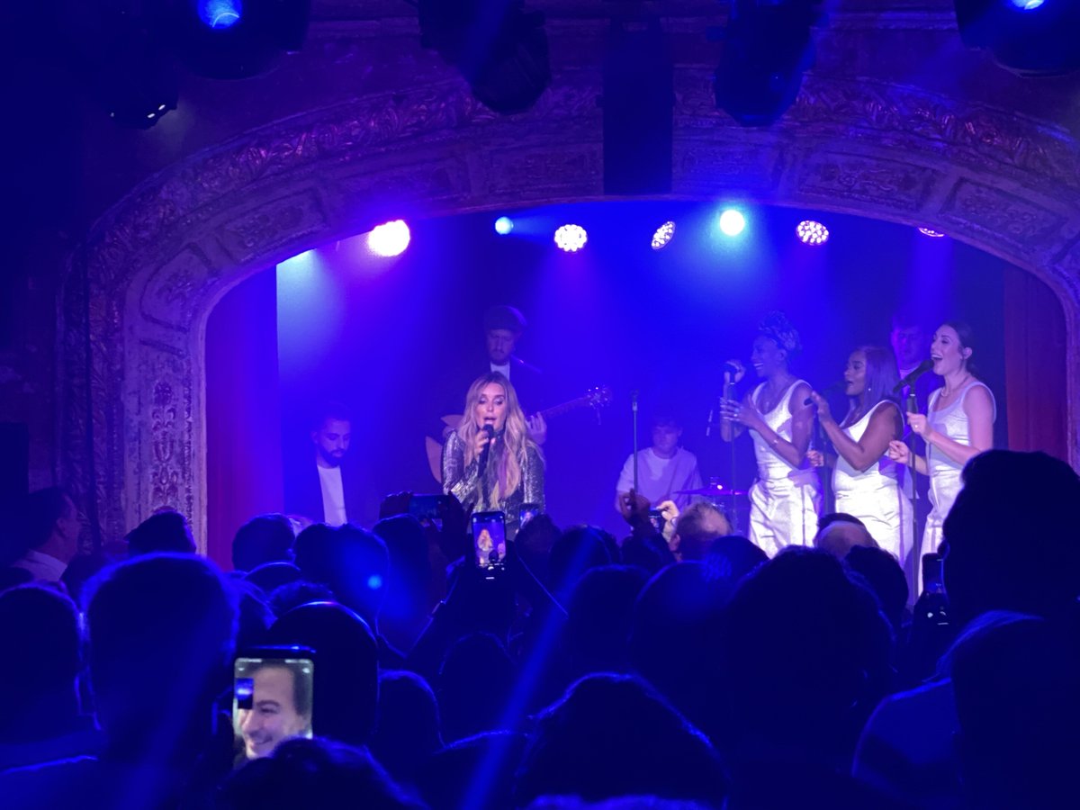 inwalkedlouise's tweet photo. @LouiseRedknapp rocking it out to her favourite karaoke track - Diana Ross - The Boss at @OmearaLondon as part of #GetLoud in association with the music therapy charity @NordoffRobbins1. #LouiseRedknapp #LOUISE #LouiseLive #TheBoss #whoupsetlou ππ https://t.co/NVwsuHEzbI