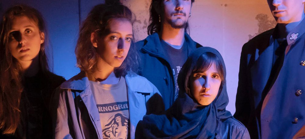 Cap de setmana d'estrena a l'<a href="/AlternativaSbd/">L'Alternativa Teatre</a>. Avui i demà hi haurà dos representacions de 'Metalhammer', un viatge pels darrers dies del mur de Berlín occidental amb personatges exclosos de la societat bit.ly/2mLmPfQ