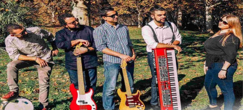 Avui al migdia podeu gaudir del bon temps a #LaCapella. A partir de les 12:30h hi haurà vermut musical amb el grup 'Soundfiction' bit.ly/2lTPMGx