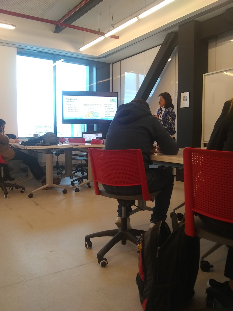RochiLuu's tweet photo. Antes de usar una aplicación debemos pensar cuál es el propósito, no es solo por entretenimiento, debe existir un propósito específico. @KaithieRamirez #FlipTechLatam @FlipTechLatam https://t.co/Ox77Kh7535