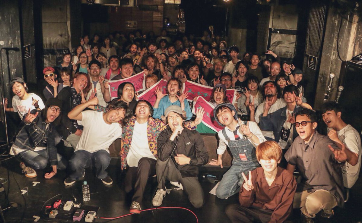 smoogecheaks's tweet photo. 🎡🎡 満員御礼 🎡🎡

UNUBORE×スムージチークス
『言わんこっちゃない vol.6』
皆様のおかげで大成功しました！

最高のバンドと最高のお客！✨✨
これからも4人で突っ走っていくので熱烈な応援お願いします！！！！
#スムージチークス #UNUBORE #GENNARI #JACKONTHEFIDDLE https://t.co/ybtaZq67Rh