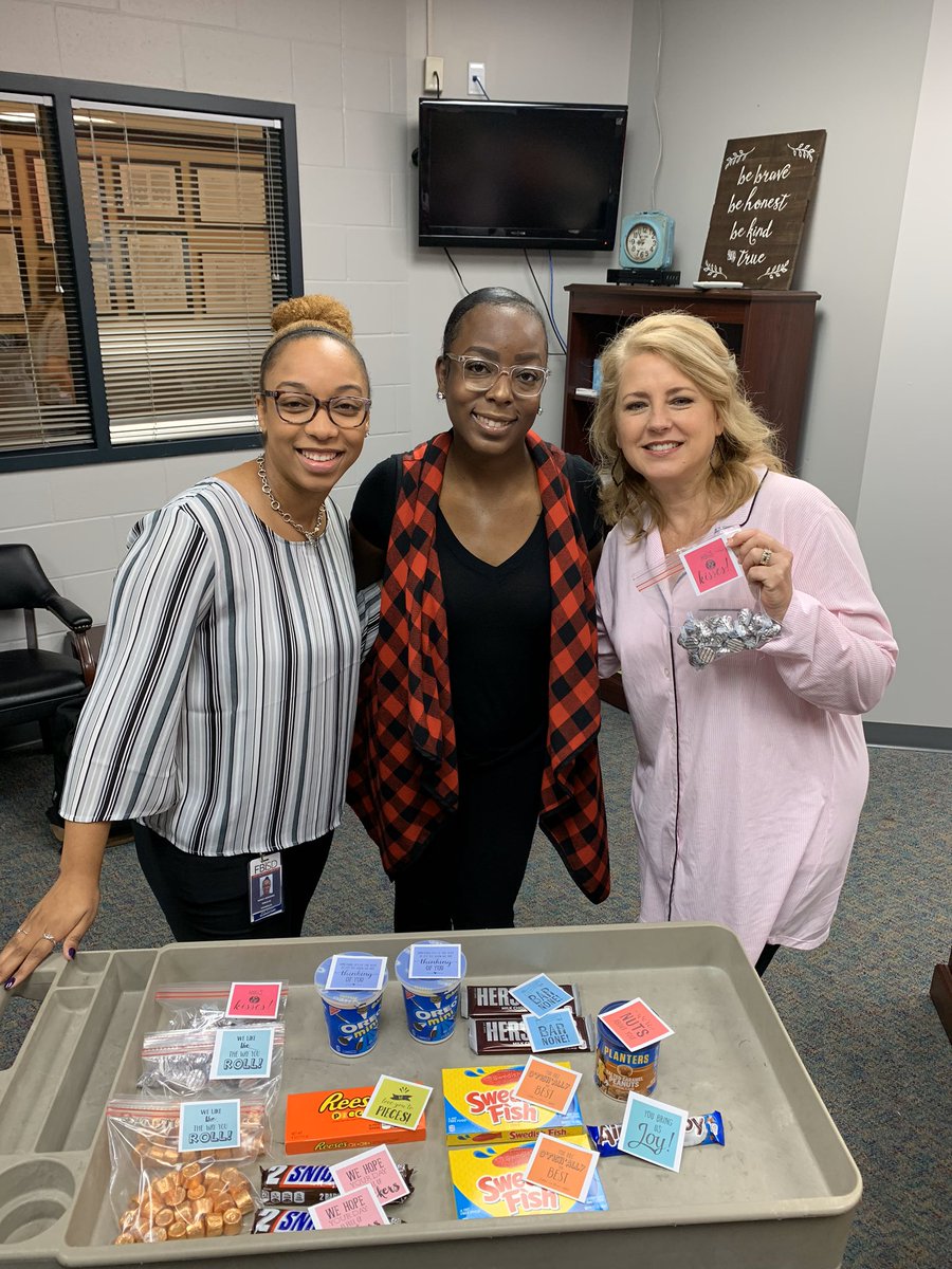 THS counselor’s wrapping up Kindness week. Sweet treats for our sweet Clerk’s! #StartWithHello #Hello2Kindness #AllIn
