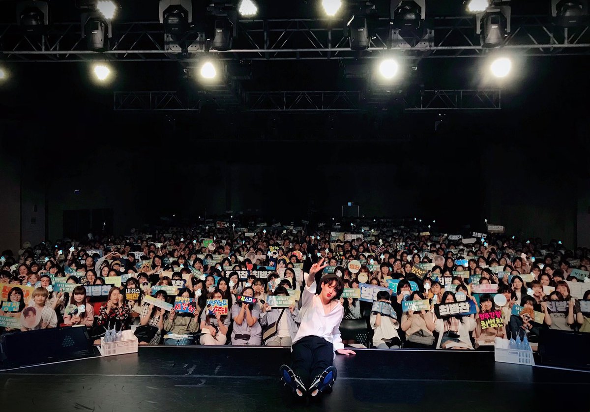 VICTON1109's tweet photo. [#빅톤] 찬란히 빛났던 시간✨
#병찬 이의 대만 팬미팅 [Be Shining : 燦] 에 와주신 모든 앨리스 여러분
정말 감사합니다💕
밤하늘의 별처럼 은은히 반짝반짝
오래오래 빛날 병찬이가 언제나
앨리스를 비춰주는 존재가 될게요💫
Thank You👍 #Taiwan ALICE💙💛

#VICTON #최병찬 #ChoiByungChan https://t.co/ntak8cYaQK
