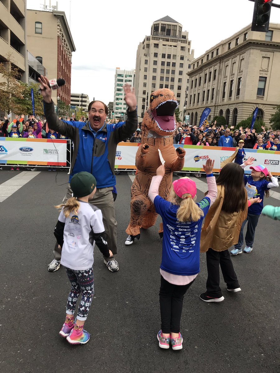 StLukesPR's tweet image. And for the facial expressions! 😂 @KTVBLarry @ktvb @FitOneBoise #fitoneboise