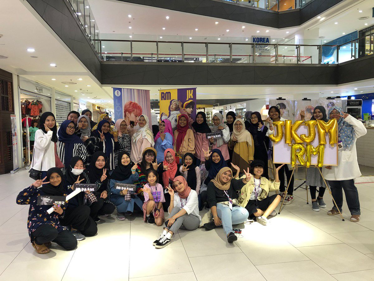 shalyssaaa's tweet photo. To each and everyone of you, thank you for coming and for all your support towards us @JbtsSquad We couldn't thank you enough and to my squads thank you for all the contribution and hardwork you guys put into the event ๐
#LovelyPromiseInJB #GoldenMoonInJB https://t.co/y2shcTZFyD
