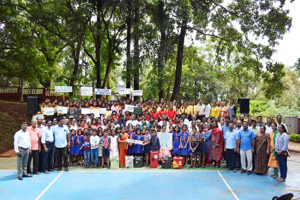RohanKhaunte's tweet photo. Happy to be a part of the #SwachhBharat #NitolGoem #BeThePrimeChange where kids and people of the community participated in large numbers in support of cleanliness and a garbage free Porvorim. 
#PorvorimRising https://t.co/6gDhZ1TS8e