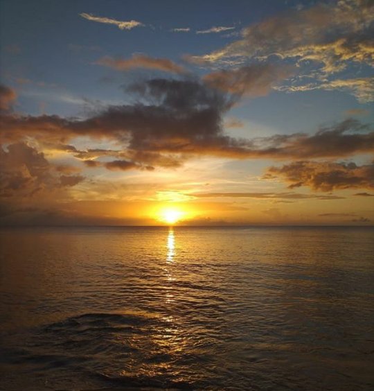 FactsBarbados's tweet photo. About this sunset #Barbados #URBrands #ravisheldonshankar https://t.co/qPUaeNbl94