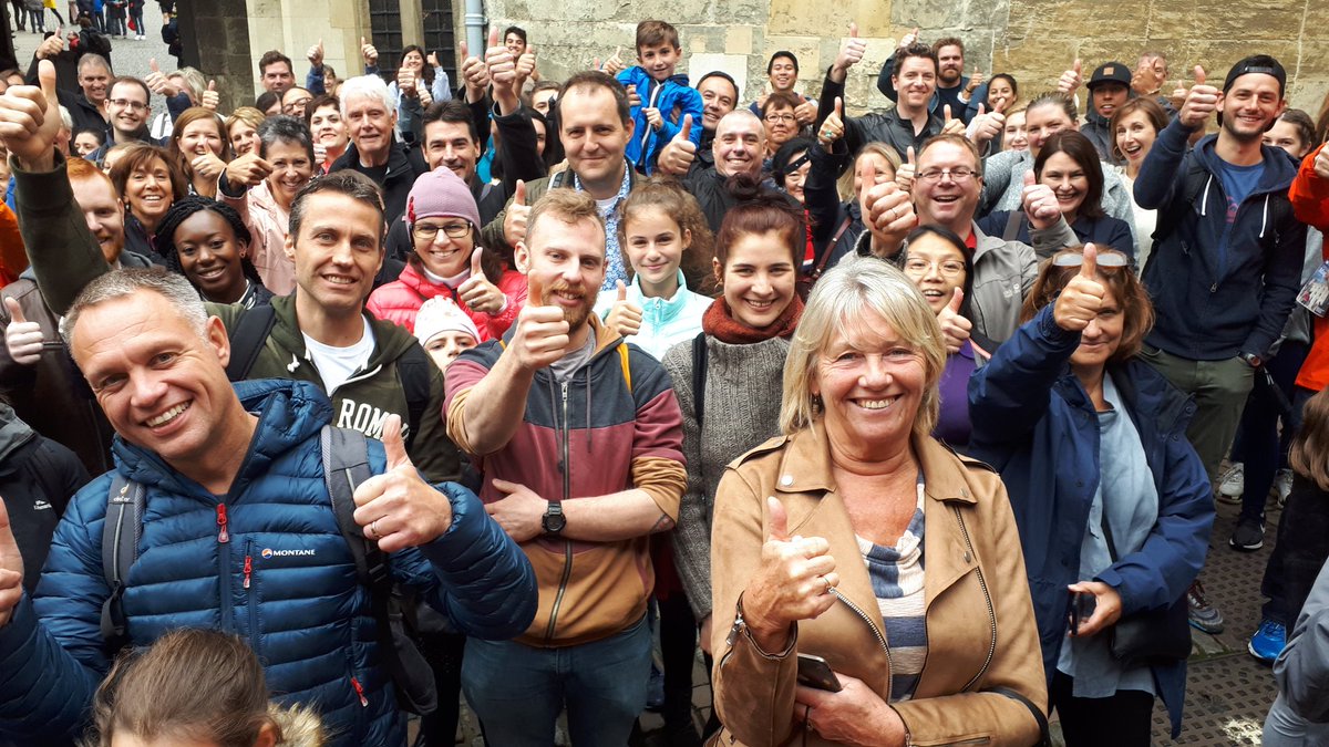 ExBeefeaterDave's tweet photo. 11 o'clock tour at the @TowerOfLondon 300 visitors interacting with >900 years of history #YeomanWarder #Beefeater #Veteran https://t.co/JpWJdC0j1H
