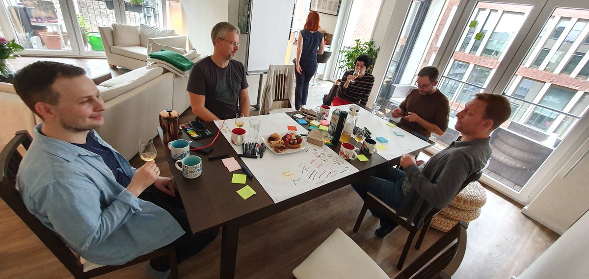 Heimeshoff's tweet photo. #dddq is starting of with Code and Cake. โก https://t.co/RML49wmeQX