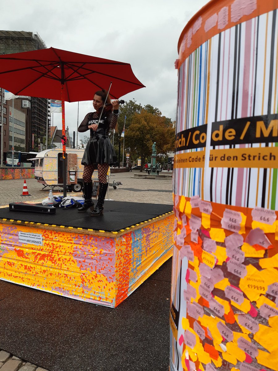 KampagneSAIA's tweet photo. #madamkali auf dem #strichcodemove in #hannover #sexarbeitistarbeit #respekt #feminism #art https://t.co/qf2Oh4SjUT https://t.co/vax1Qy5k6Z
