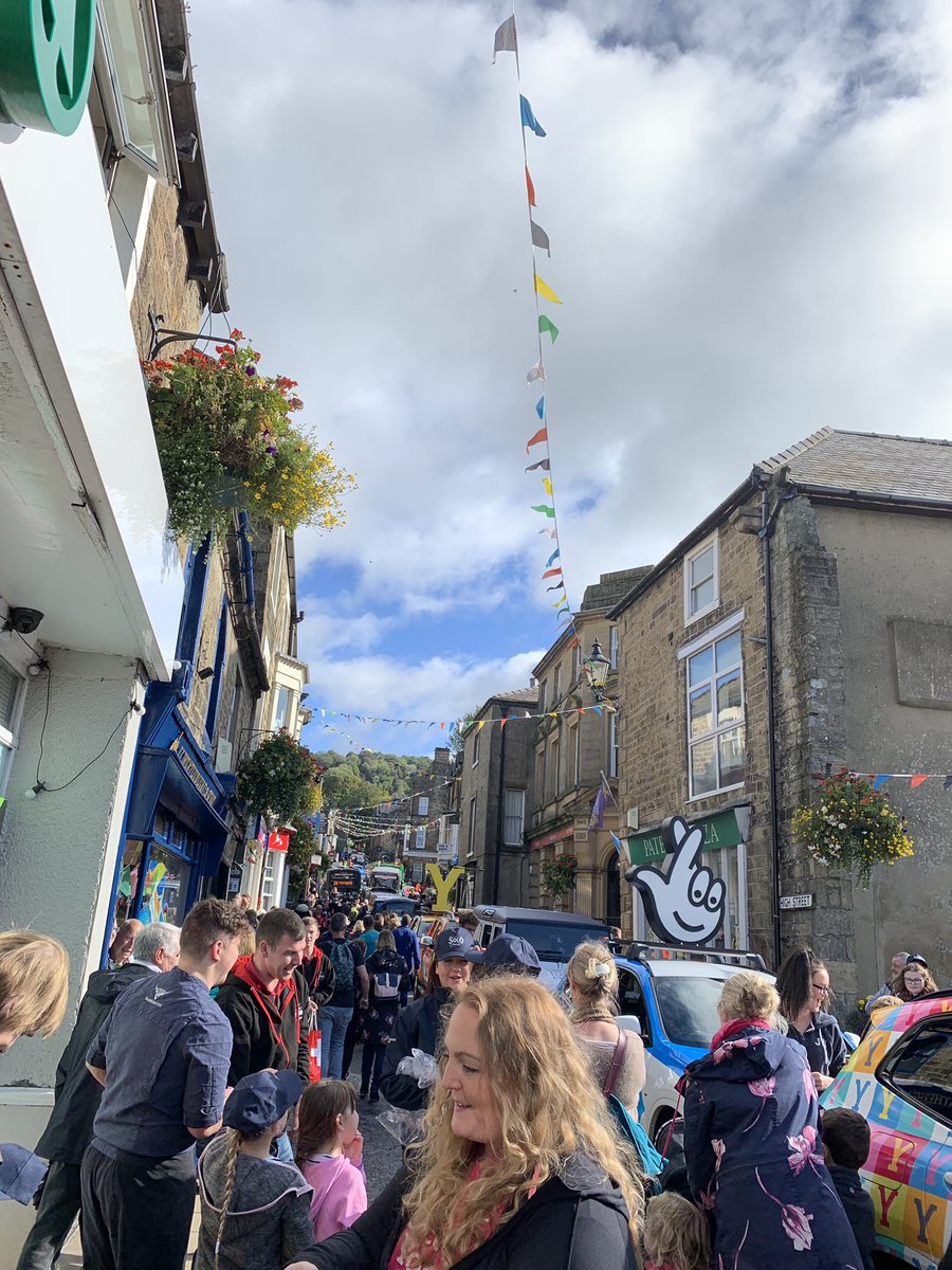 KC6610TINA's tweet photo. Pateley Bridge getting ready for Day 8 UCI World Championship Women’s Elite Race #UCIRoadWorldChampionships #NYpolice #welcometoyorkshire https://t.co/0EcF4mr7VA