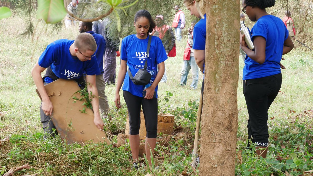 WSH_Kigali's tweet photo. The @WSH_Kigali entrepreneurs and team joined the Kimihurura cell this morning in the community #umuganda. We encourage more  #Rwanda youth to join us next month. We were truly inspired.  #Tuzarwubaka #Rwot #Kigali https://t.co/BH1s05kOLW