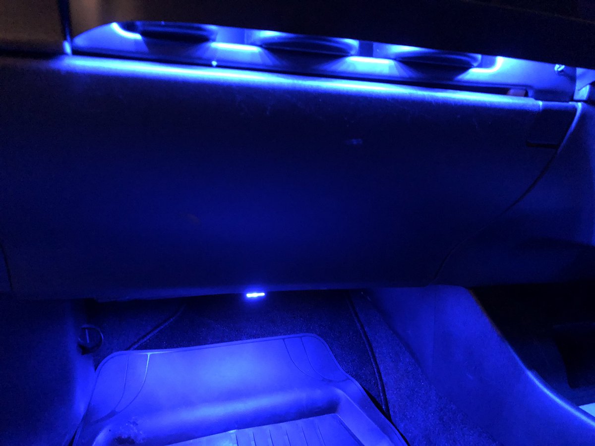 Axela 中古車販売 Na Tviteru 30プリウス間接照明 シフトリング フットランプ取り付け フットランプとシフトリングで 取り付け工賃1万になります 是非お問い合わせください 30プリウス プリウス 間接照明 前期 後期 フットランプ Led T Co