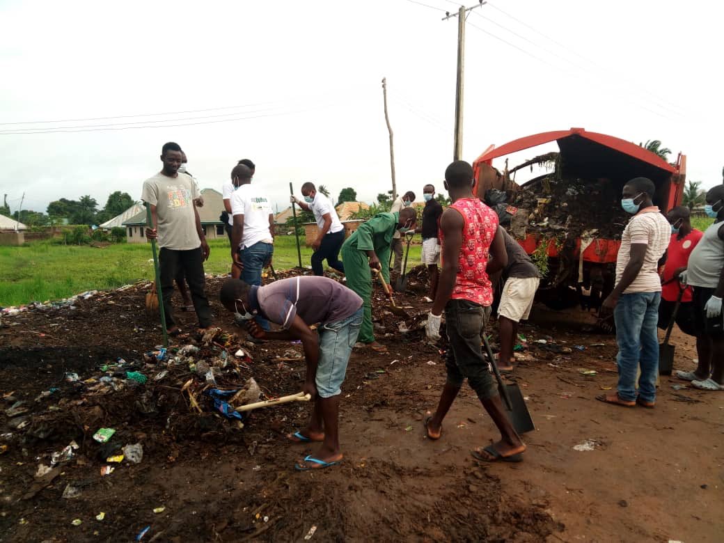 DevTrainNg's tweet photo. #CLCAP team & community members CleanEd Igbudu—Agagbe community Behind Modern Market earlier today
#CleanUpCampaign
#LetsDoMore
#KeepBenueClean https://t.co/CeiXt8EeJw