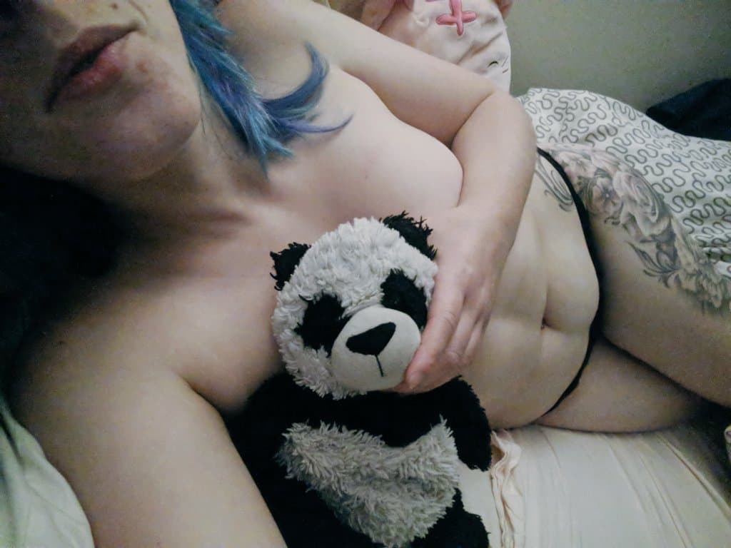 MaidsofMayhem's tweet photo. Please don't make me get out of bed :( https://t.co/2lG1M2cmKN