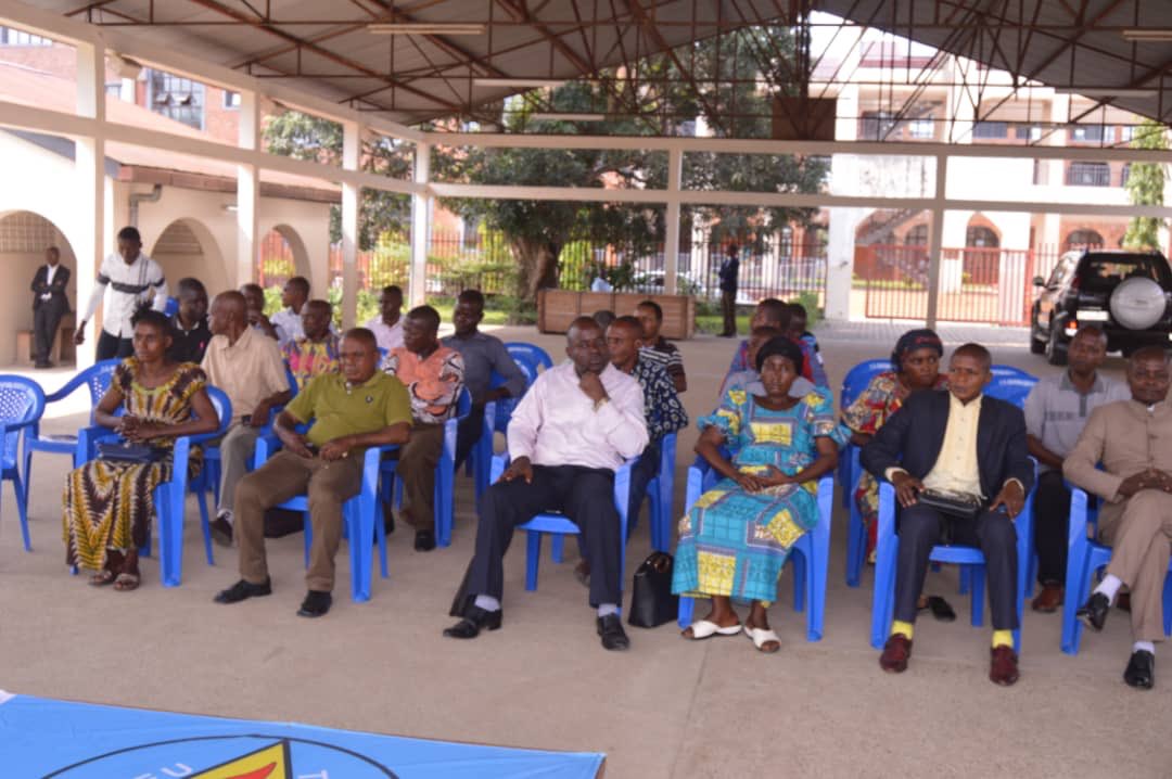 Mapon_Matata's tweet image. Heureux d’avoir attribué à chacun de ces deux meilleurs finalistes de Math Phys du Maniema une bourse pour poursuivre la haute technologie à l’univ.  Mapon à Kindu. Il s’agit de Kabala S. de l’inst. de Kindu et Bitangalo M. de l’inst. Kasuku. De Kindu, je leur dis : Bon vent !